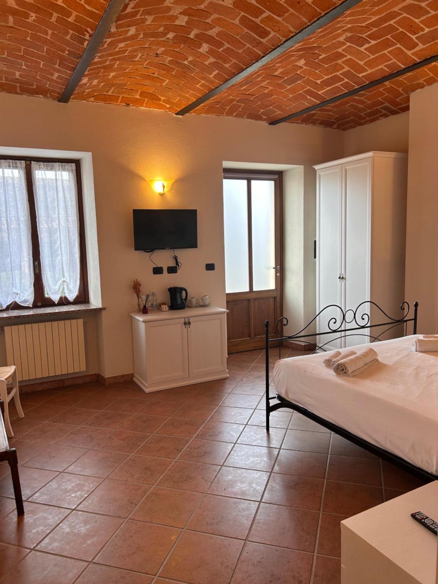 Tenuta Agricola La Cava- Cantina E Agriturismo San Damiano dʼAsti 外观 照片