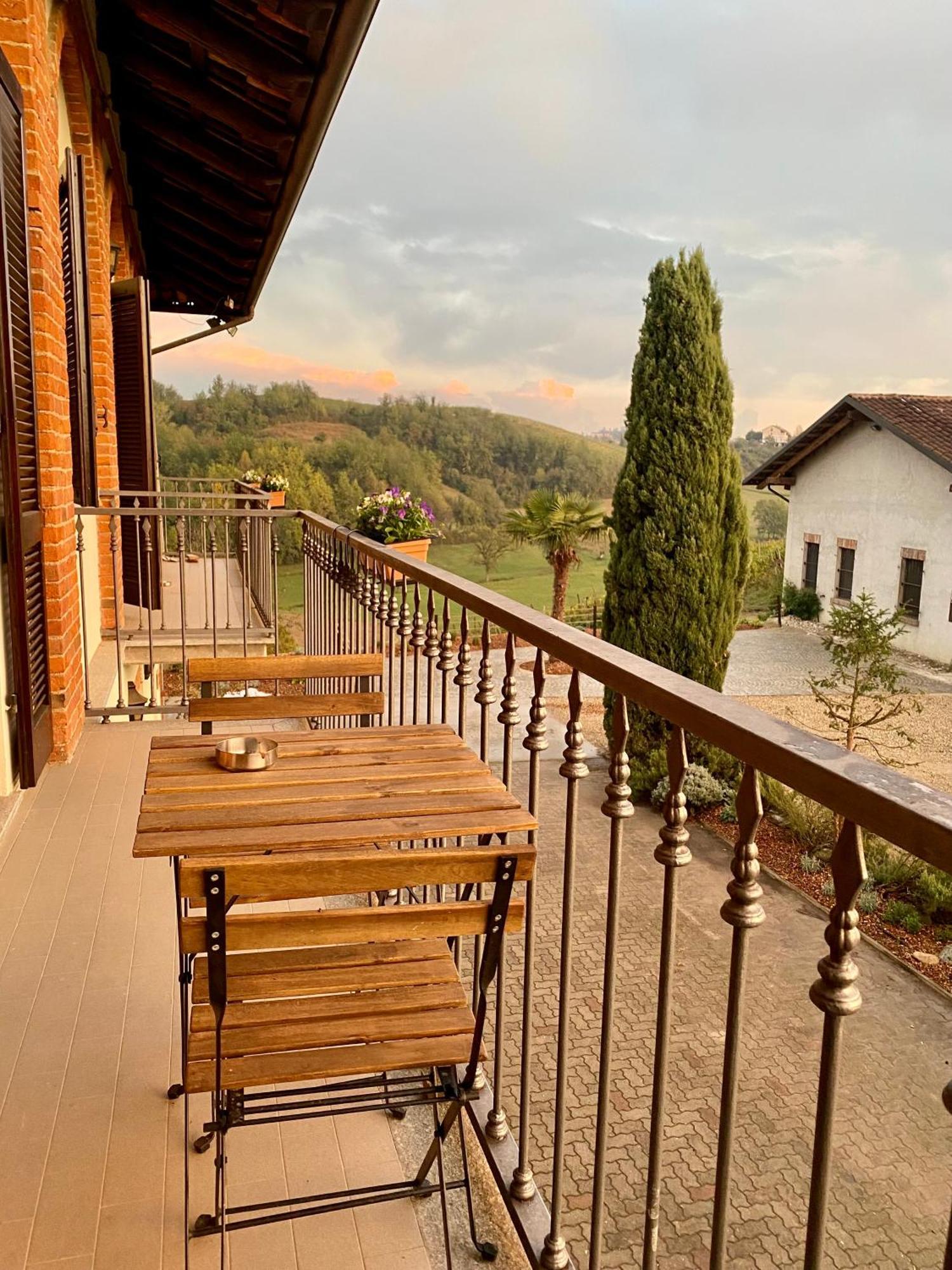 Tenuta Agricola La Cava- Cantina E Agriturismo San Damiano dʼAsti 外观 照片