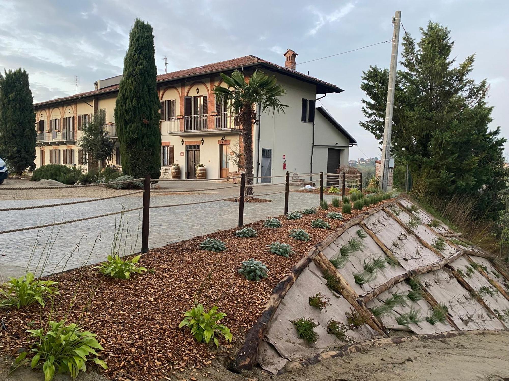 Tenuta Agricola La Cava- Cantina E Agriturismo San Damiano dʼAsti 外观 照片