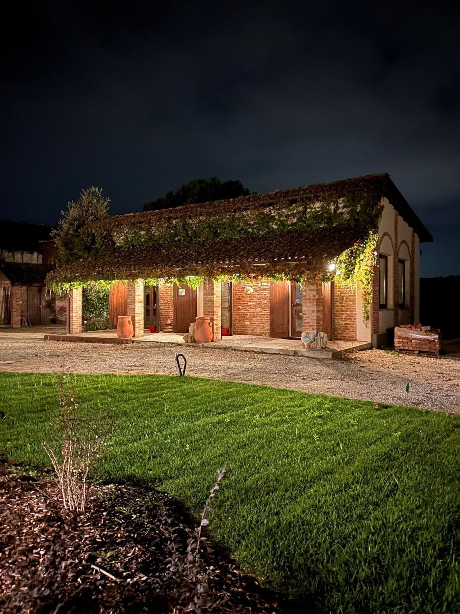 Tenuta Agricola La Cava- Cantina E Agriturismo San Damiano dʼAsti 外观 照片